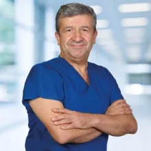 Uzm. Dr. Muzaffer Turunç — Enfeksiyon Hastalıkları, Denizli. Portre fotoğrafı.