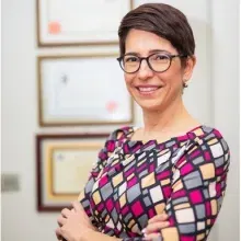 Op. Dr. Petek Feriha Arıoğlu — Kadın Hastalıkları Ve Doğum, Üsküdar, İstanbul. Portre fotoğrafı.