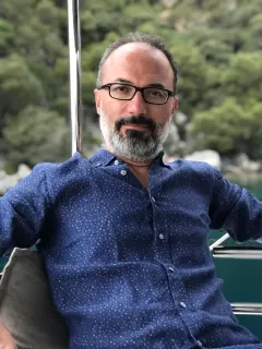 Op. Dr. Turab Ulaşoğlu profilinde yer alan galeri fotoğrafı.