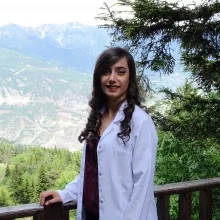 Dyt. Ayşegül Oral — Diyetisyen. Portre fotoğrafı.