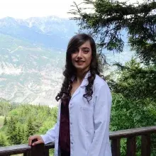 Dyt. Ayşegül Oral — Diyetisyen. Portre fotoğrafı.
