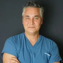 Doç. Dr. Erdinç Yenidoğan — Genel Cerrahi, İstanbul. Portre fotoğrafı.