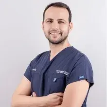 Dr. Dt. Egemen Güldaş — Antalya. Portre fotoğrafı.