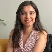 Psk. Dan. Özge Dertli — Psikolojik Danışma ve Rehberlik, Eskişehir. Portre fotoğrafı.