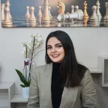 Psk. Ece Caferoğlu — Psikoloji. Portre fotoğrafı.