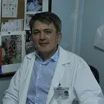 Op. Dr. Oğuzhan Daver — Kadın Hastalıkları Ve Doğum, Şişli, İstanbul. Portre fotoğrafı.