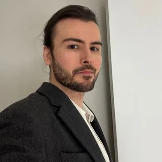 Dr. Ali Murat Karadağ — Sertifikalı Medikal Estetik, İstanbul. Portre fotoğrafı.