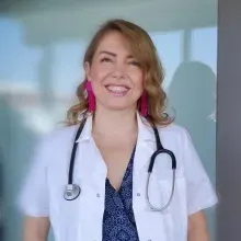 Uzm. Dr. Yeşim Ünüvar Temel — Antalya. Portre fotoğrafı.