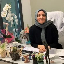 Op. Dr. Kadriye Şener — Kadın Hastalıkları Ve Doğum, İstanbul. Portre fotoğrafı.