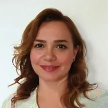 Uzm. Dr. Dilara Karahan — Psikiyatri, İstanbul. Portre fotoğrafı.