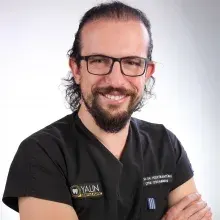 Uzm. Dr. Hüseyin Aslantürk — Antalya. Portre fotoğrafı.