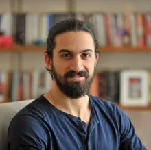 Psk. Ateş Erdoğan — Psikoloji, Kadıköy, İstanbul. Portre fotoğrafı.