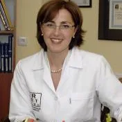 Op. Dr. Tülin Kaynak — Göz Hastalıkları, İzmir. Portre fotoğrafı.