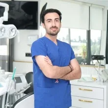 Dt. Onur İkizer — Diş Hekimi. Portre fotoğrafı.