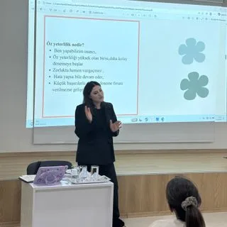 Uzm. Psk. Gökçe Çetin Lafçı — Psikoloji, İstanbul. Portre fotoğrafı.