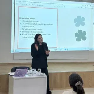Uzm. Psk. Gökçe Çetin Lafçı — Psikoloji, İstanbul. Portre fotoğrafı.