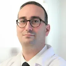 Doç. Dr. Doğaç Okşen — Kardiyoloji, Bahçelievler, İstanbul. Portre fotoğrafı.
