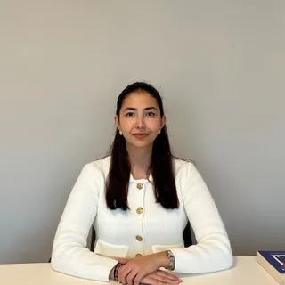 Kl. Psk. Zeynep Özerol — Psikoloji, Antalya. Portre fotoğrafı.