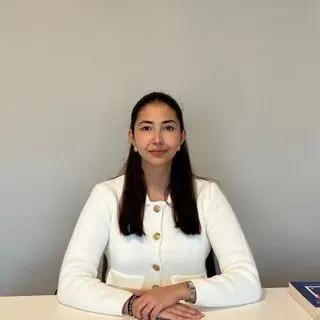 Kl. Psk. Zeynep Özerol — Psikoloji, Antalya. Portre fotoğrafı.