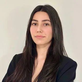 Psk. Ezgi Önalan — Psikoloji. Portre fotoğrafı.