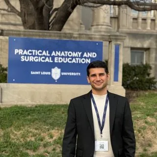 Op. Dr. Özgür Turan — Plastik Rekonstrüktif Ve Estetik Cerrahi, Balıkesir. Portre fotoğrafı.