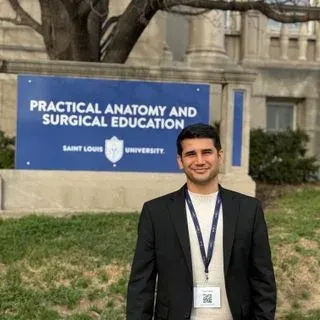 Op. Dr. Özgür Turan — Plastik Rekonstrüktif Ve Estetik Cerrahi, Balıkesir. Portre fotoğrafı.