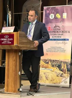 Doç. Dr. Nazmi Özer profilinde yer alan galeri fotoğrafı.