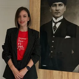Dyt. Fatma Nur Şener — Diyetisyen, Kayseri. Portre fotoğrafı.
