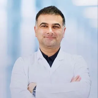 Uzm. Dr. Gökhan Bulut — Radyoloji, İzmir. Portre fotoğrafı.
