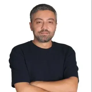 Kl. Psk. Kurtuluş Yaradılmış — Psikoloji, Balıkesir. Portre fotoğrafı.