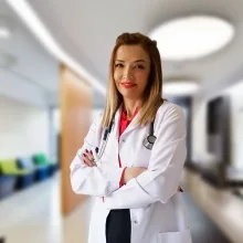 Op. Dr. Çiğdem Acil — Kalp Ve Damar Cerrahisi, İstanbul. Portre fotoğrafı.