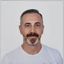 Dt. Taner Doğu — Diş Hekimi, İstanbul. Portre fotoğrafı.