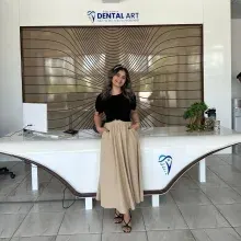 Dt. Buket Ayhan — Diş Hekimi, Konya. Portre fotoğrafı.