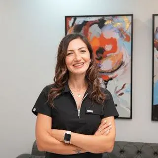 Uzm. Dr. Nazlı Altın — İstanbul. Portre fotoğrafı.