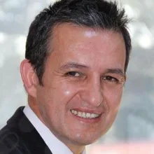 Prof. Dr. Hüseyin Abalı — Tıbbi Onkoloji. Portre fotoğrafı.