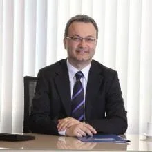 Prof. Dr. Cem Demirel — Kadın Hastalıkları Ve Doğum, İstanbul. Portre fotoğrafı.