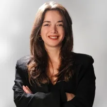 Dyt. Ayşen Toprakkıran — Diyetisyen, İstanbul. Portre fotoğrafı.