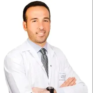 Op. Dr. Mehmet Gencer — Göz Hastalıkları, Çiğli, İzmir. Portre fotoğrafı.