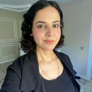 Psk. Gül Güler Yılmaz — Psikoloji, Mersin. Portre fotoğrafı.