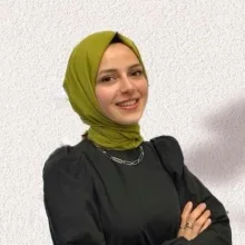 Dkt. Beyza Nur Altıparmak — Dil ve Konuşma Terapisi, İstanbul. Portre fotoğrafı.