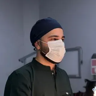 Dt. Çağlar Atasever — Diş Hekimi, Aydın. Portre fotoğrafı.