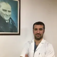 Op. Dr. Selahaddin Demirdüzen — Göz Hastalıkları, Adana. Portre fotoğrafı.
