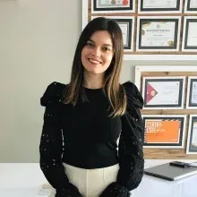 Dyt. Elif Gizem Yılmaz — Diyetisyen, Antalya. Portre fotoğrafı.