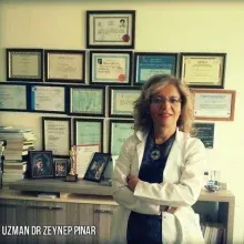 Uzm. Dr. Zeynep Pınar — Psikiyatri, Şişli, İstanbul. Portre fotoğrafı.