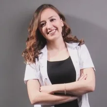 Dt. Şule Gioventikli — Diş Hekimi, Bartın. Portre fotoğrafı.