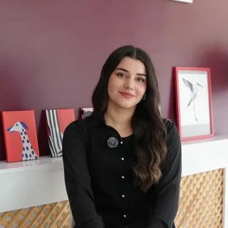 Psk. Esma Koyuncu — Psikoloji. Portre fotoğrafı.