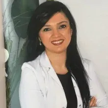 Dr. Dt. Tuğçe Sümer — İstanbul. Portre fotoğrafı.