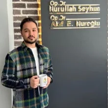 Op. Dr. Nurullah Seyhun — Kulak Burun Boğaz, İstanbul. Portre fotoğrafı.