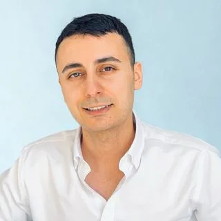 Psk. Dan. Mert Diktaş — Psikolojik Danışma ve Rehberlik. Portre fotoğrafı.