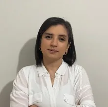 Kl. Psk. Aslı Karamuk — Psikoloji, İstanbul. Portre fotoğrafı.